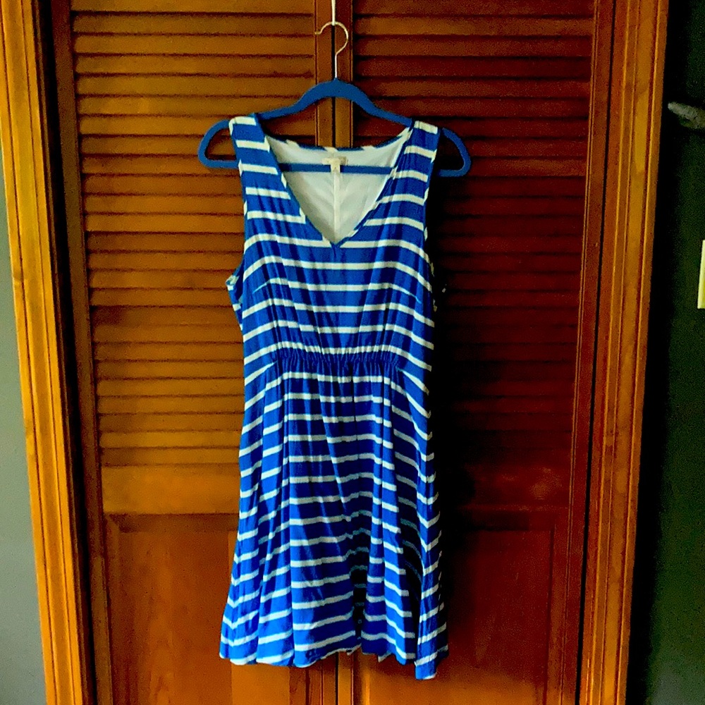 Gap summer dress sz medium. Blue/white striped, cinched waist, v-neck. Pockets!